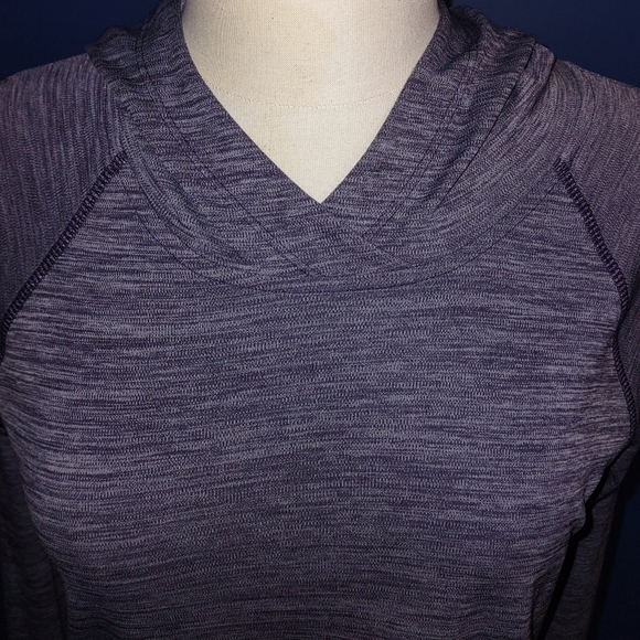 2/$40 EUC Under Armour Heatgear Long Sleeve Hooded Loose Fit Shirt XS GRAY - Picture 2 of 5